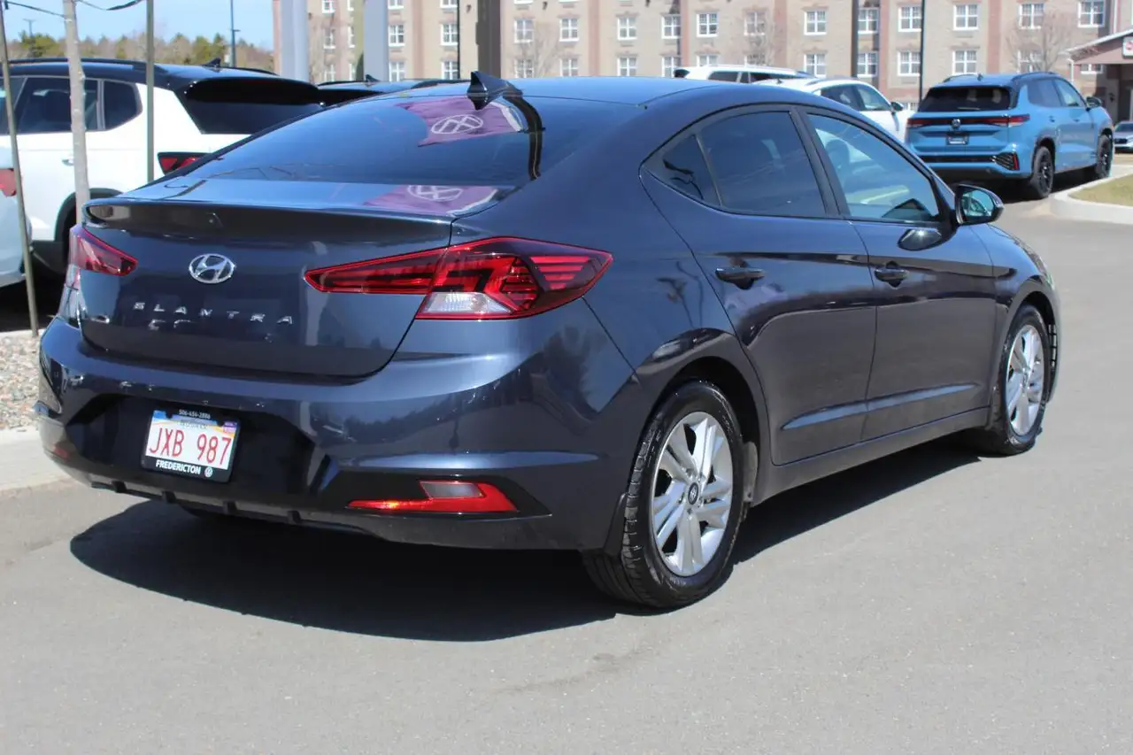 Hyundai ELANTRA снимка Hyundai ELANTRA