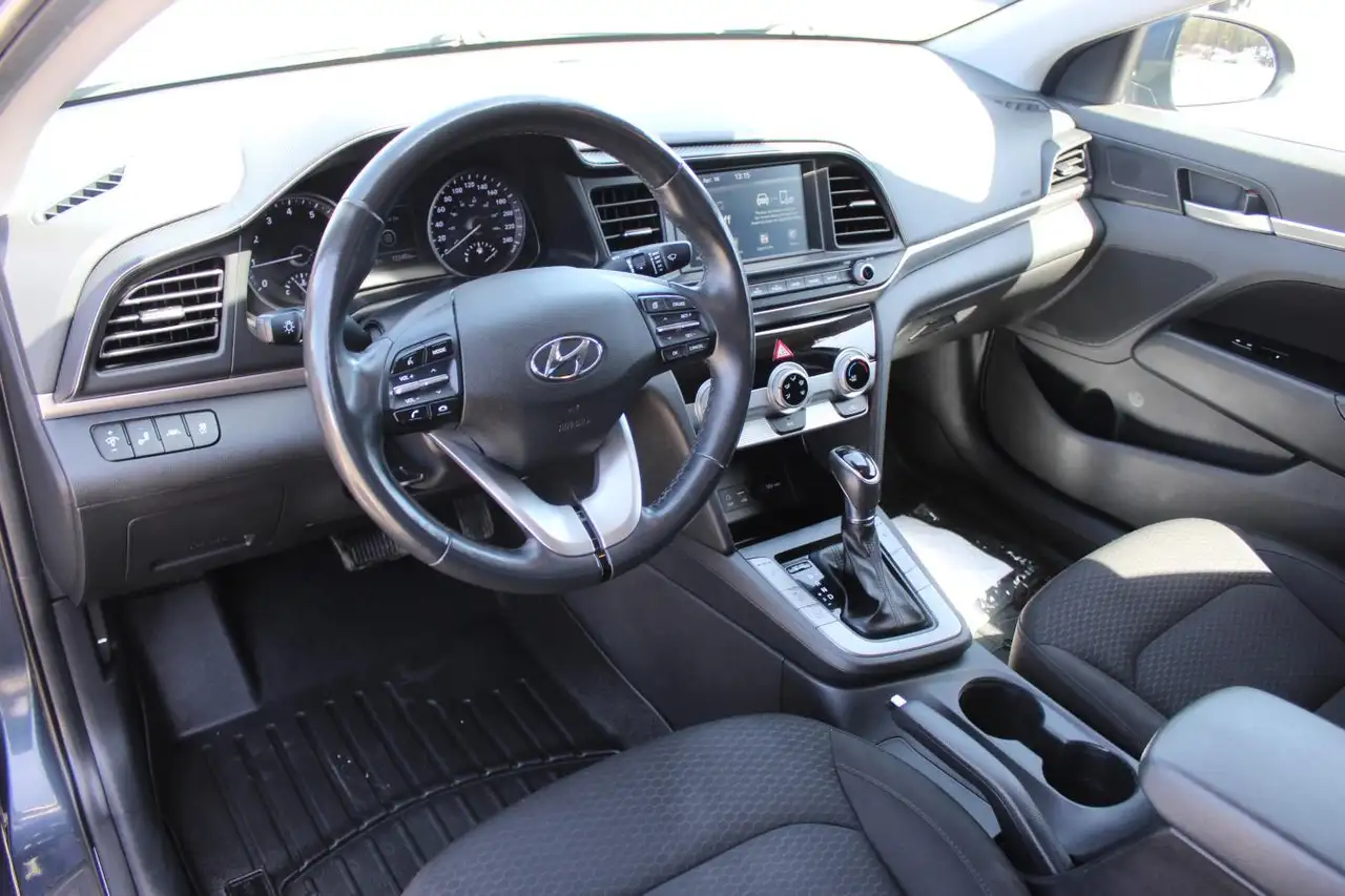 Hyundai ELANTRA снимка Hyundai ELANTRA