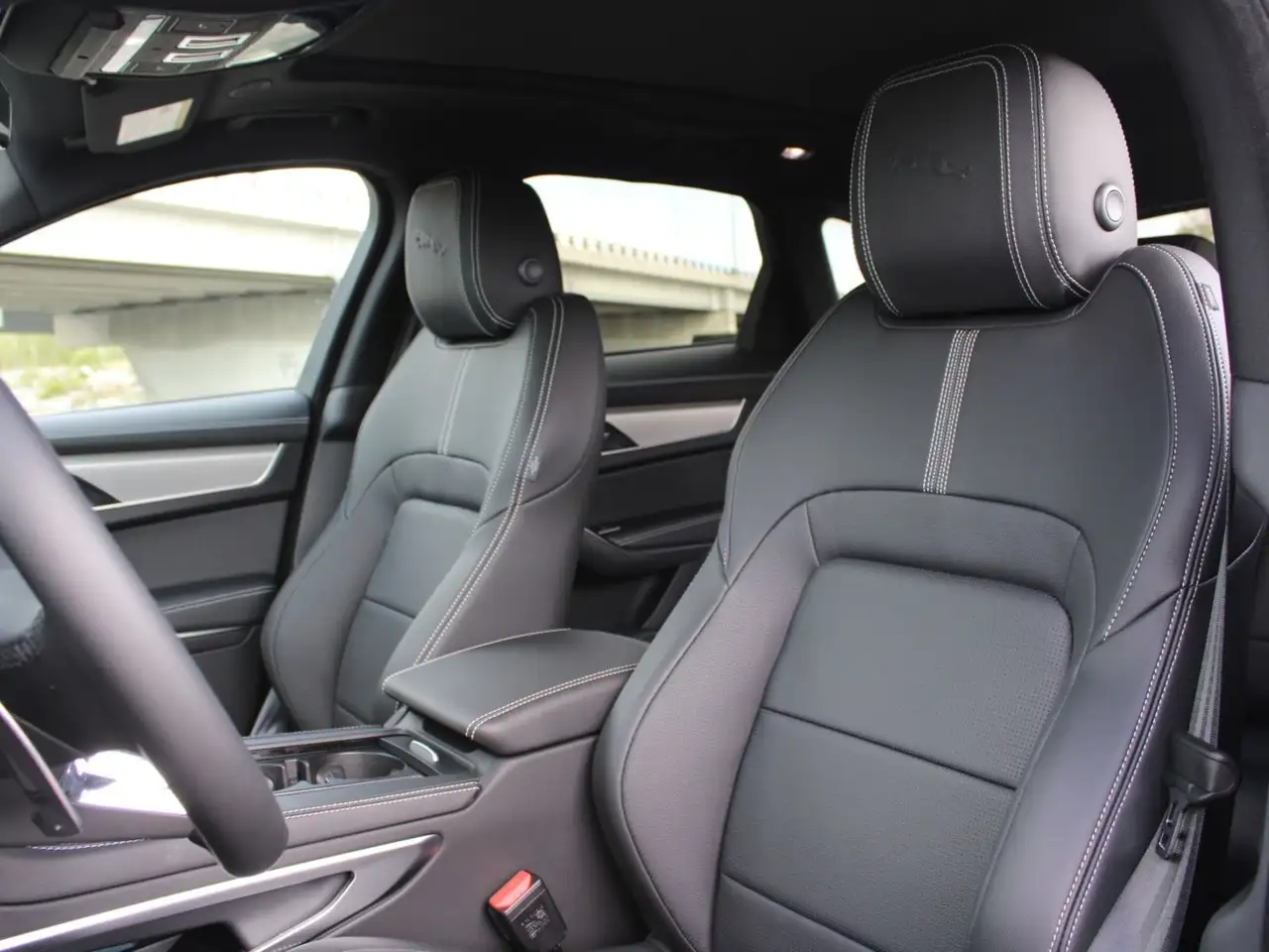 Jaguar F-Pace снимка Jaguar F-Pace