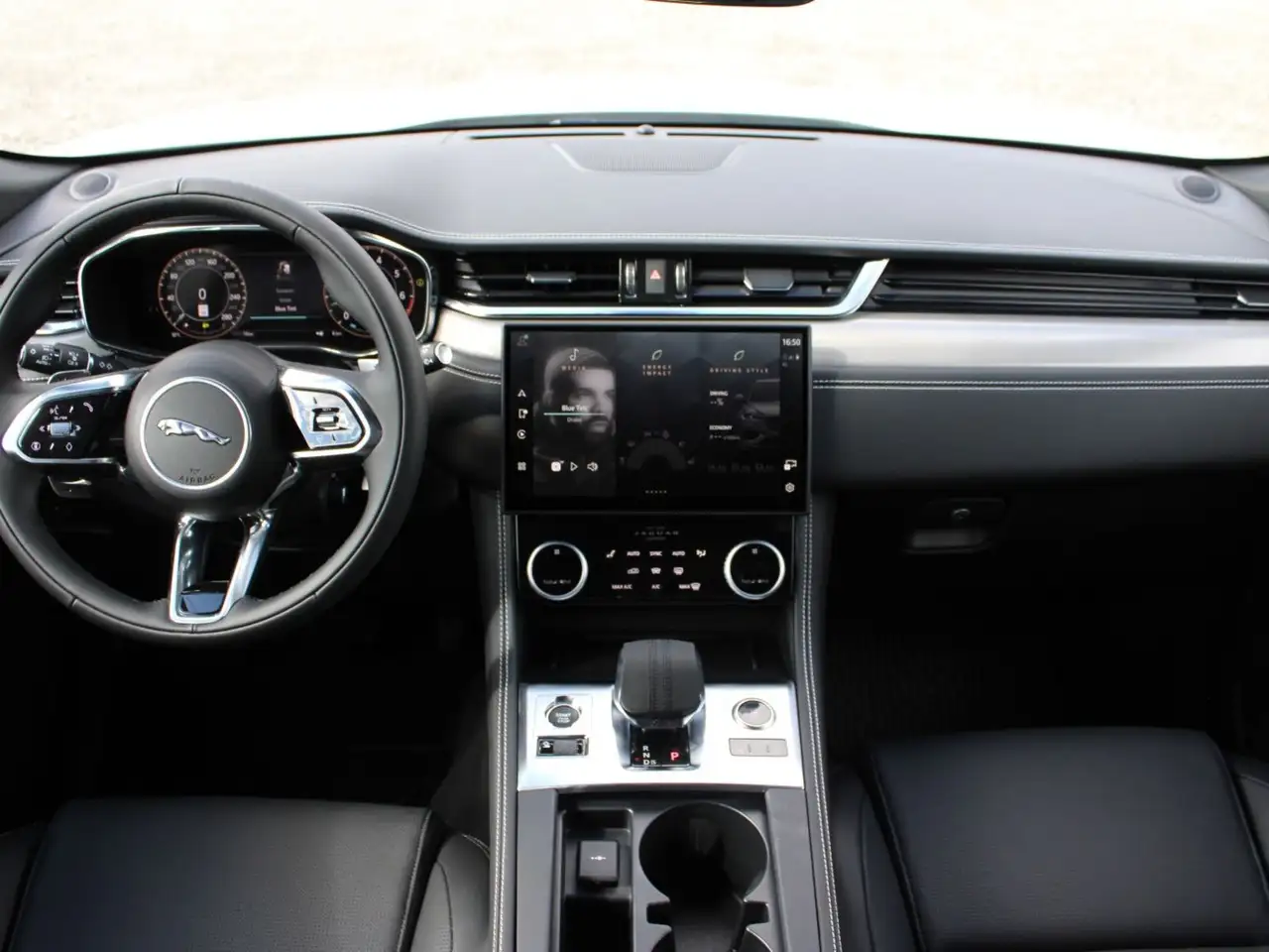 Jaguar F-Pace снимка Jaguar F-Pace