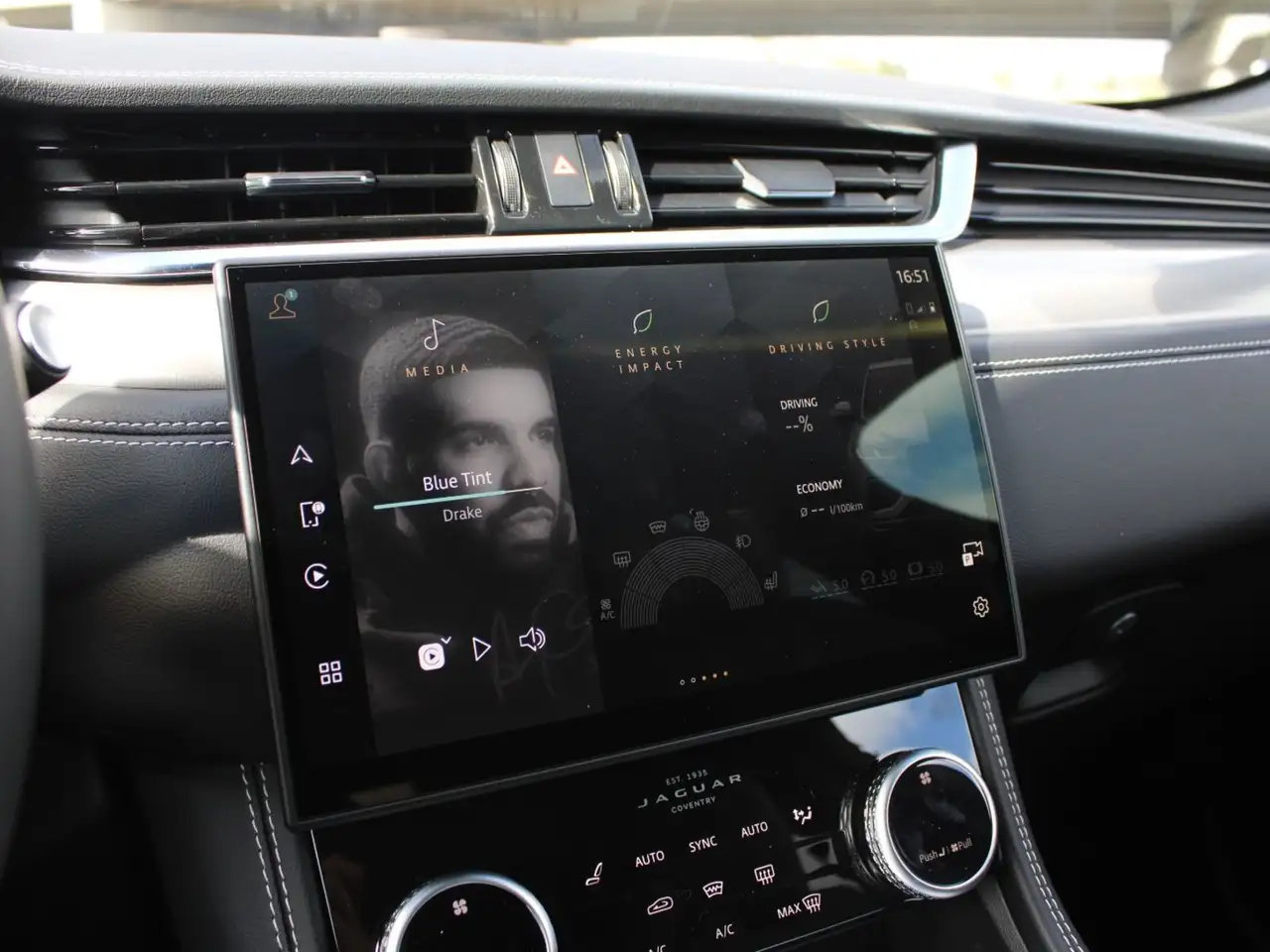 Jaguar F-Pace снимка Jaguar F-Pace