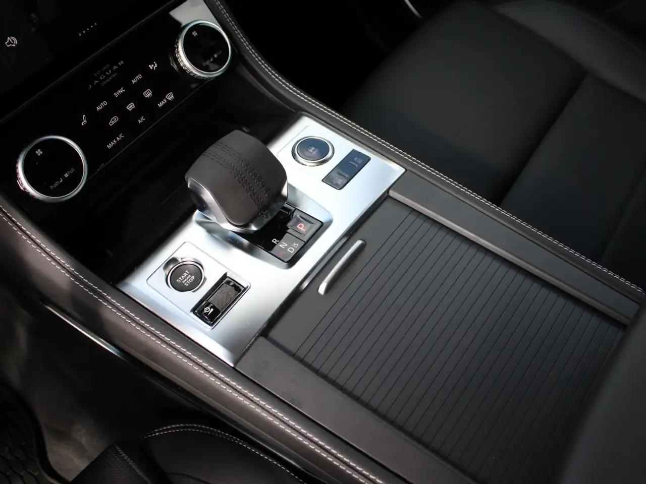 Jaguar F-Pace снимка Jaguar F-Pace