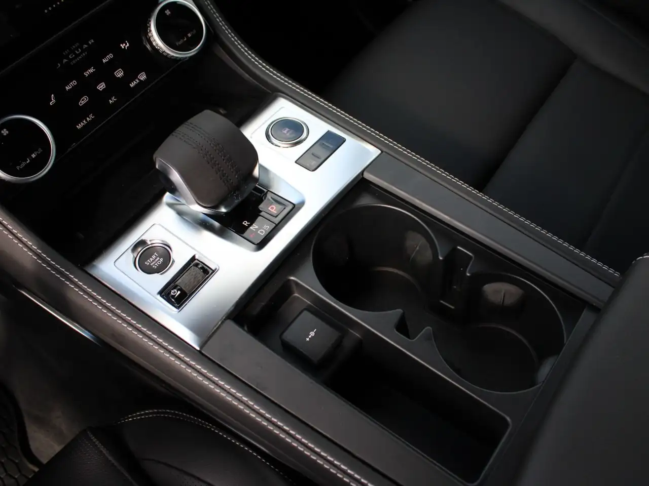 Jaguar F-Pace снимка Jaguar F-Pace