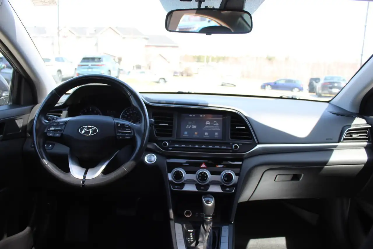 Hyundai ELANTRA снимка Hyundai ELANTRA