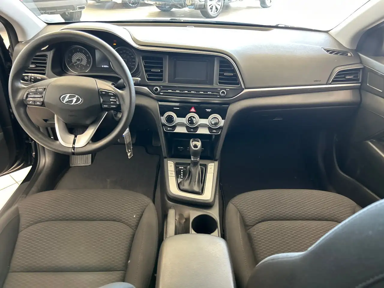 Hyundai ELANTRA снимка Hyundai ELANTRA