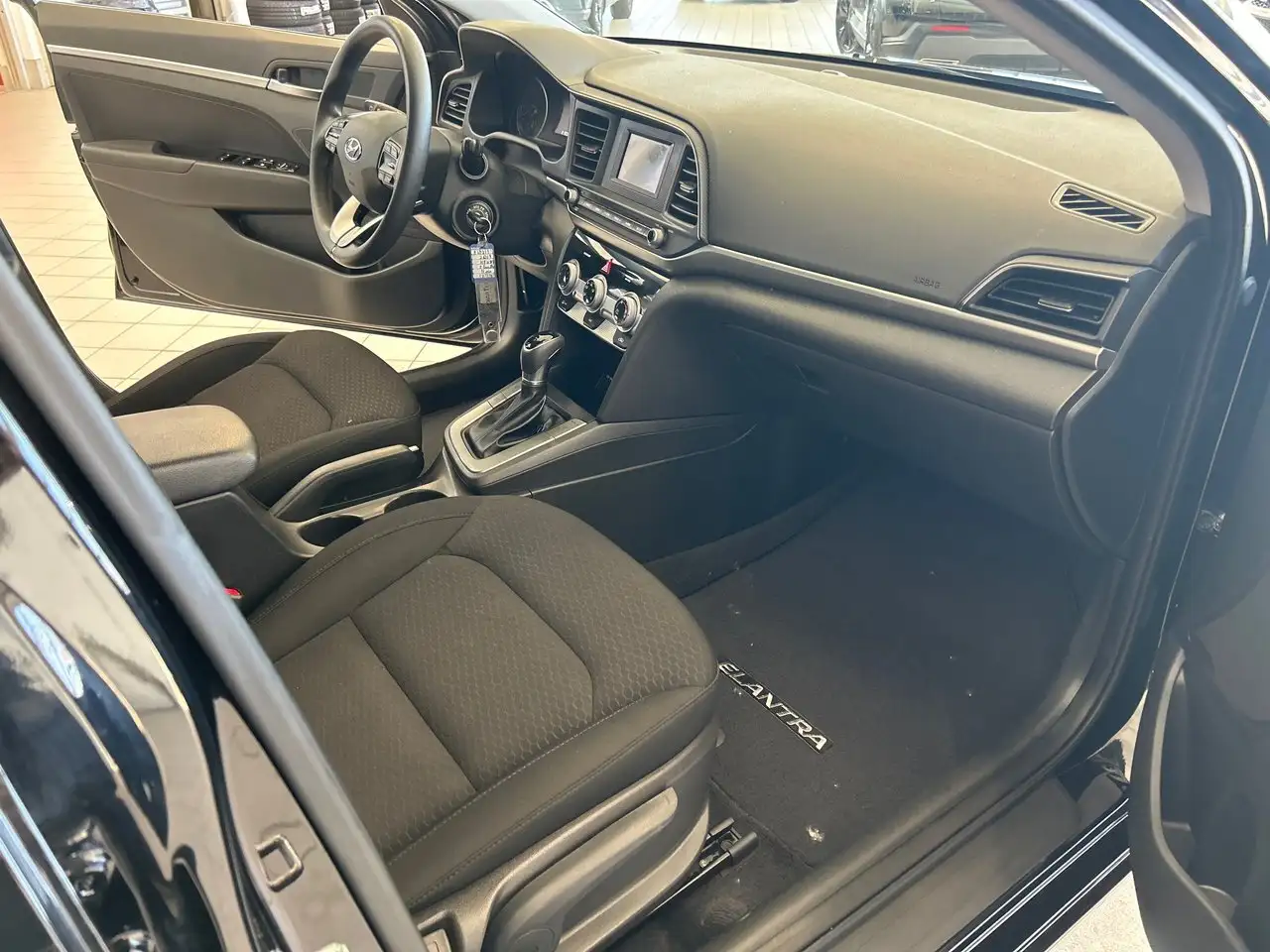 Hyundai ELANTRA снимка Hyundai ELANTRA