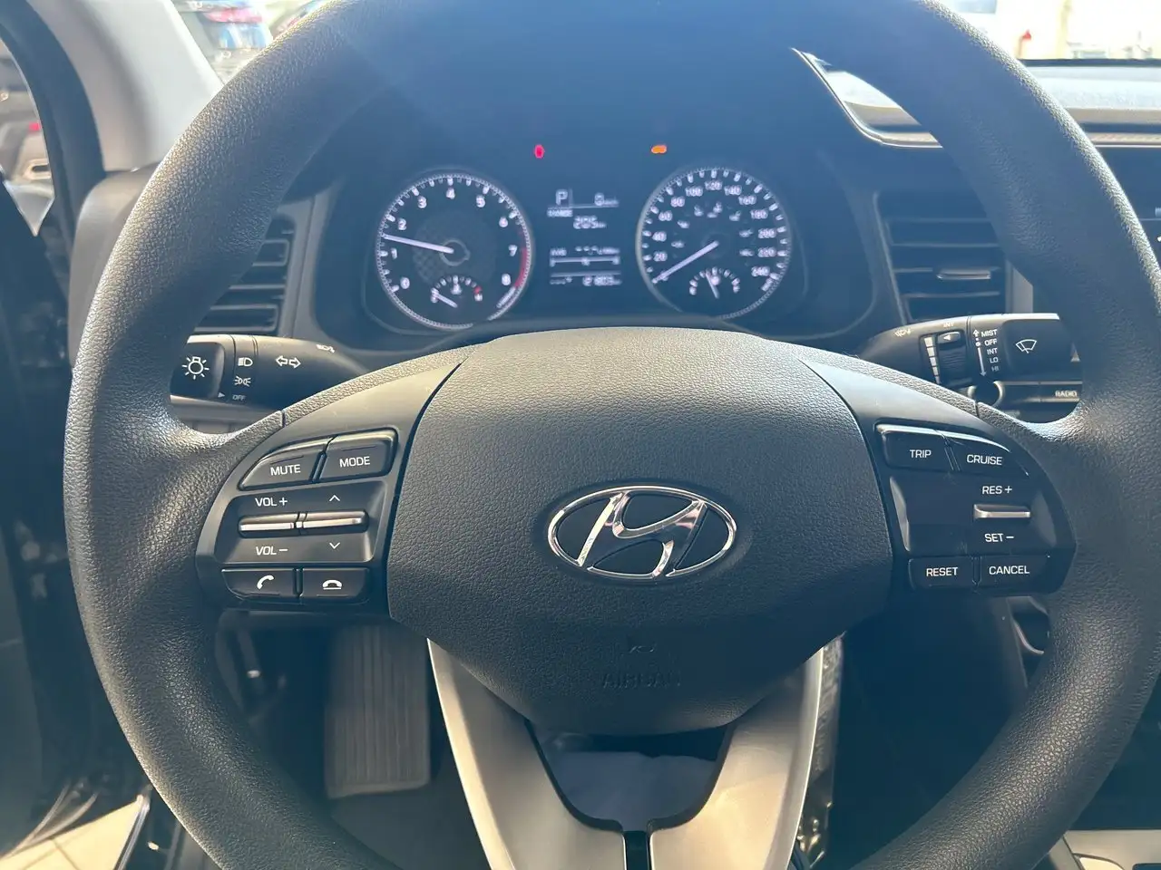 Hyundai ELANTRA снимка Hyundai ELANTRA