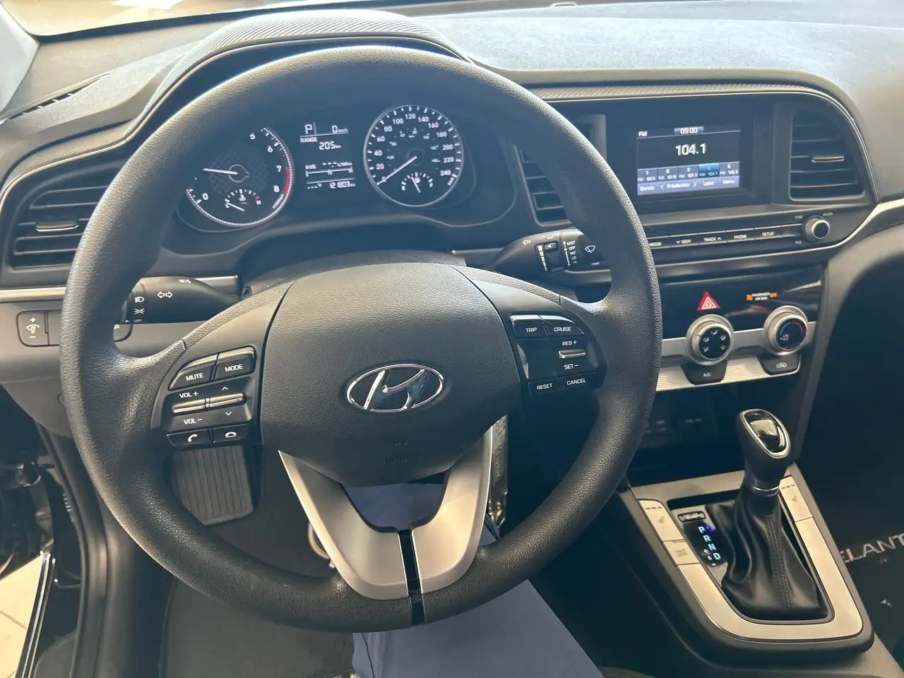 Hyundai ELANTRA снимка Hyundai ELANTRA