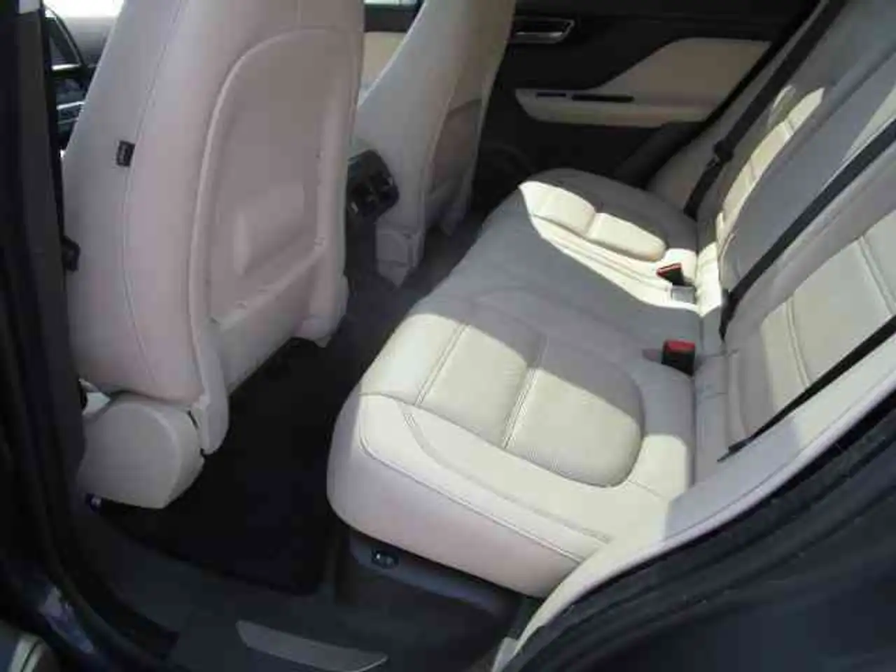 Jaguar F-Pace снимка Jaguar F-Pace