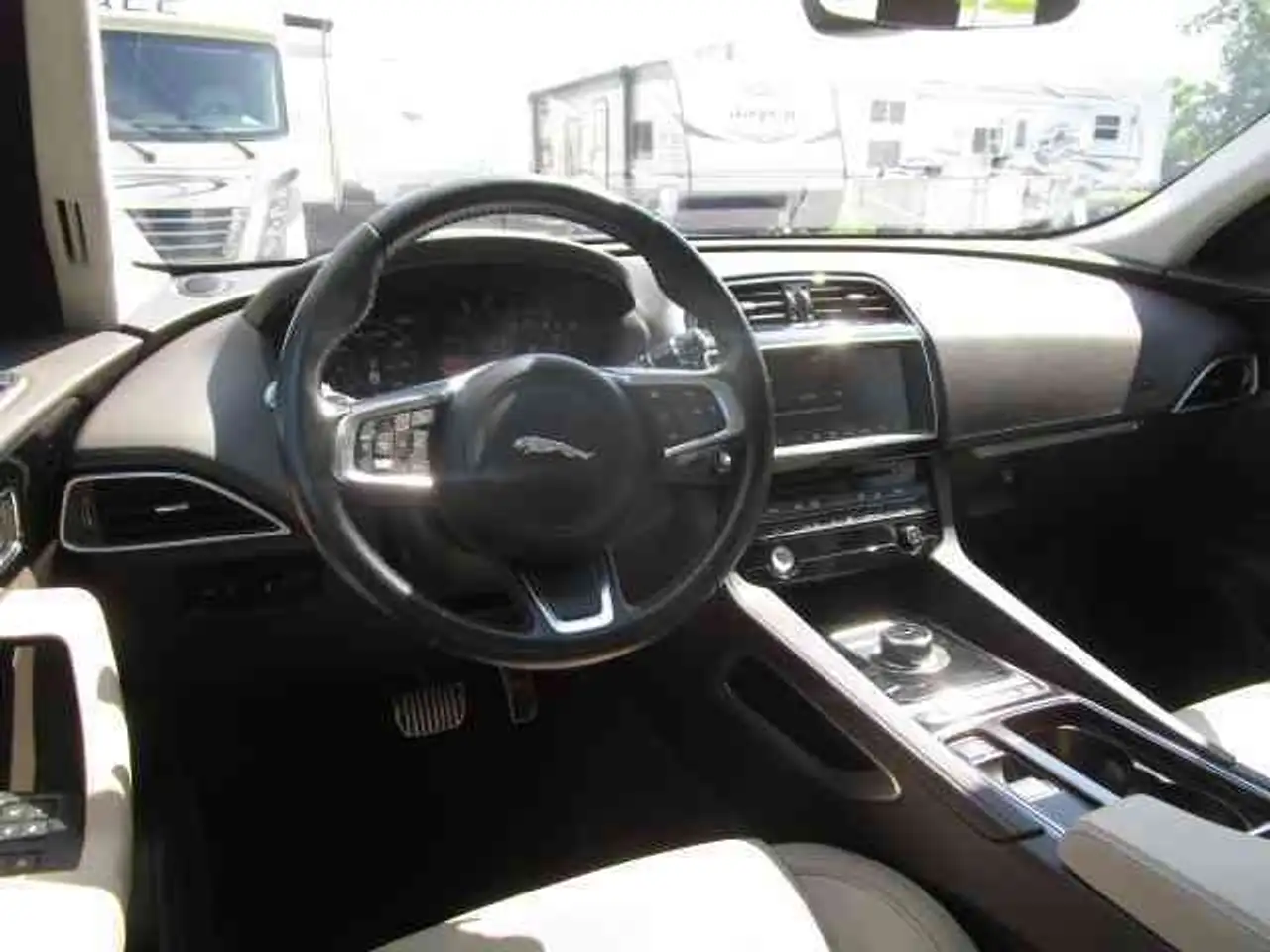 Jaguar F-Pace снимка Jaguar F-Pace