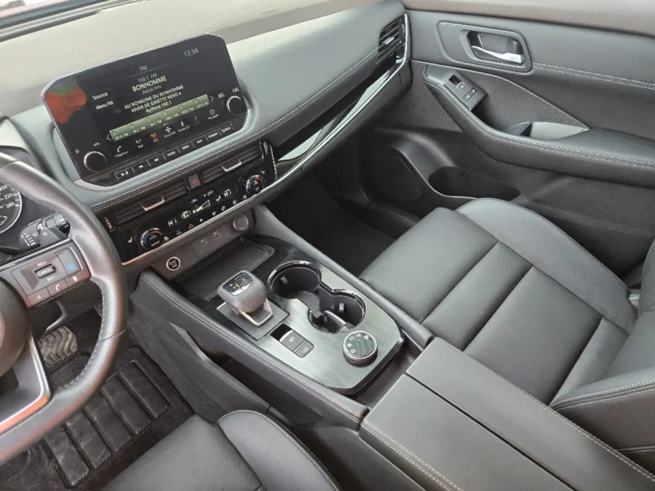 Nissan Rogue снимка Nissan Rogue