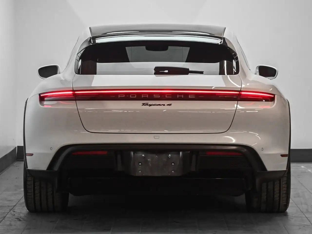 Porsche Taycan снимка Porsche Taycan