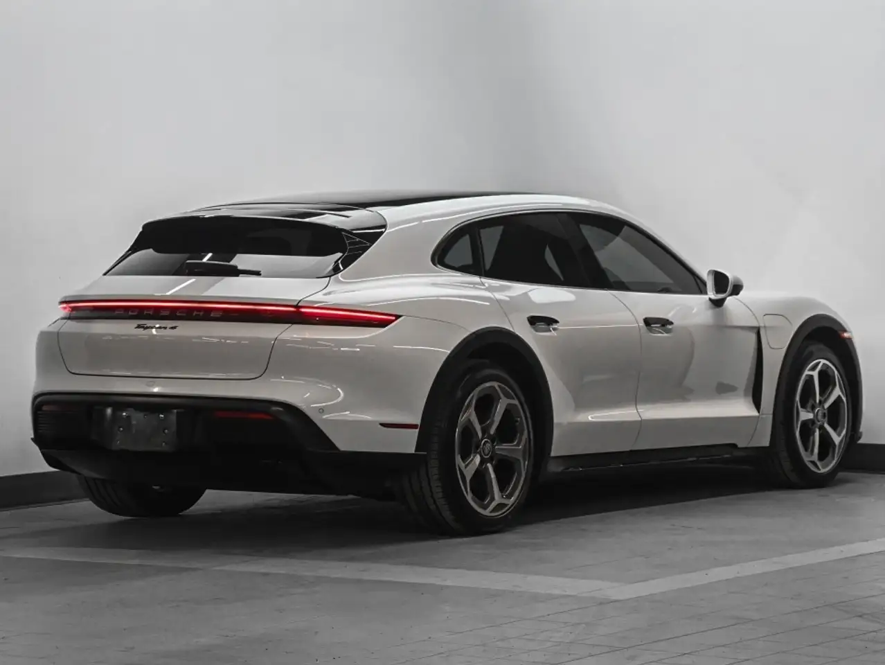 Porsche Taycan снимка Porsche Taycan