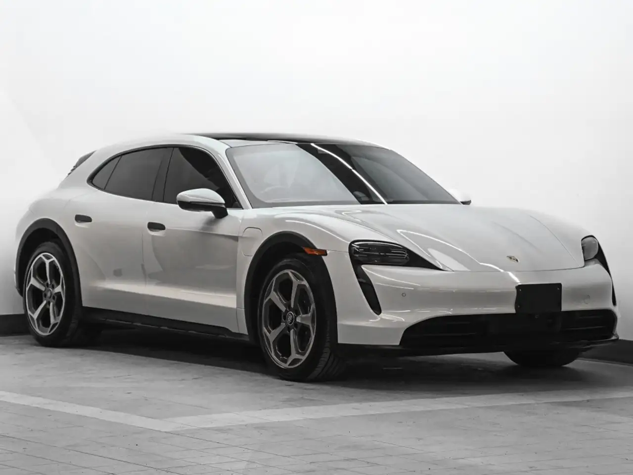 Porsche Taycan снимка Porsche Taycan