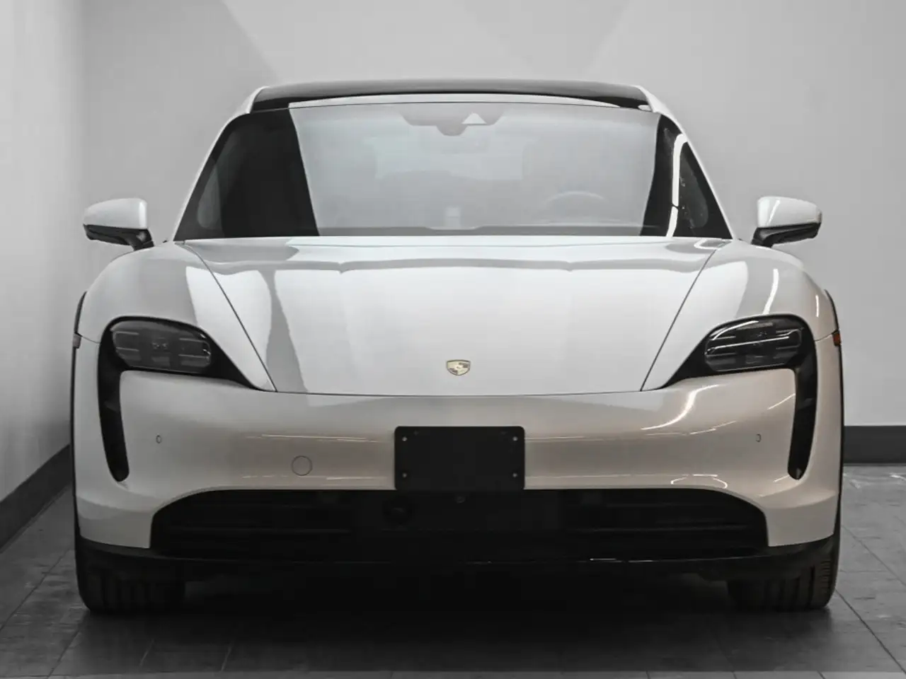 Porsche Taycan снимка Porsche Taycan