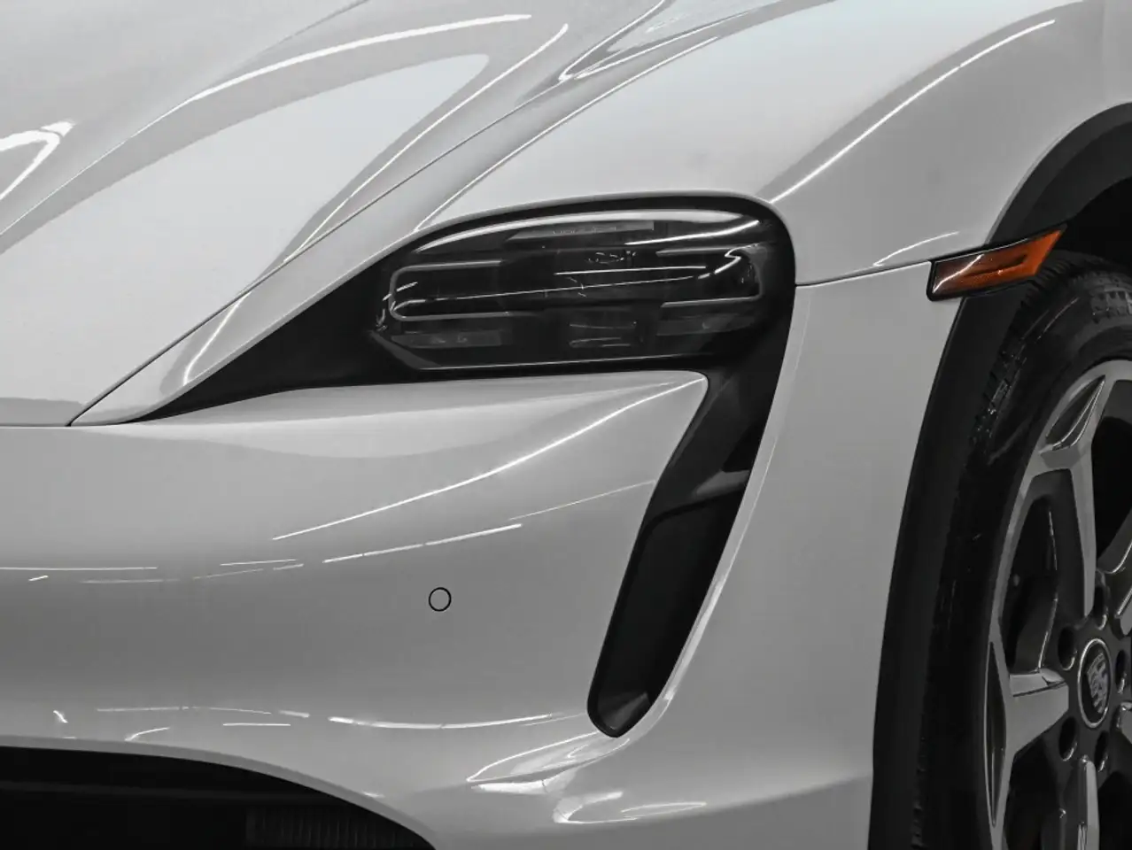 Porsche Taycan снимка Porsche Taycan