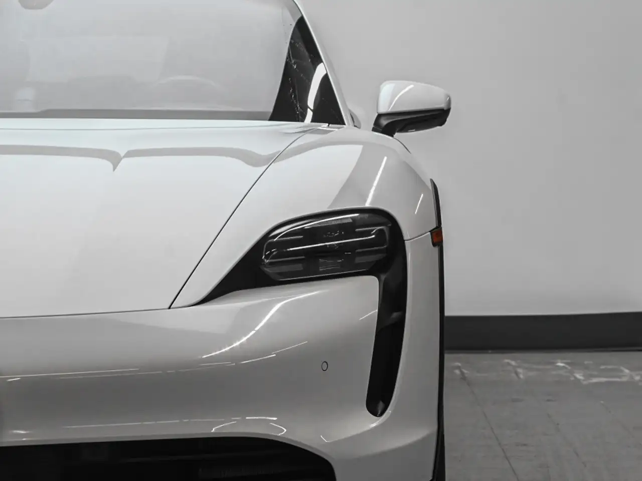Porsche Taycan снимка Porsche Taycan