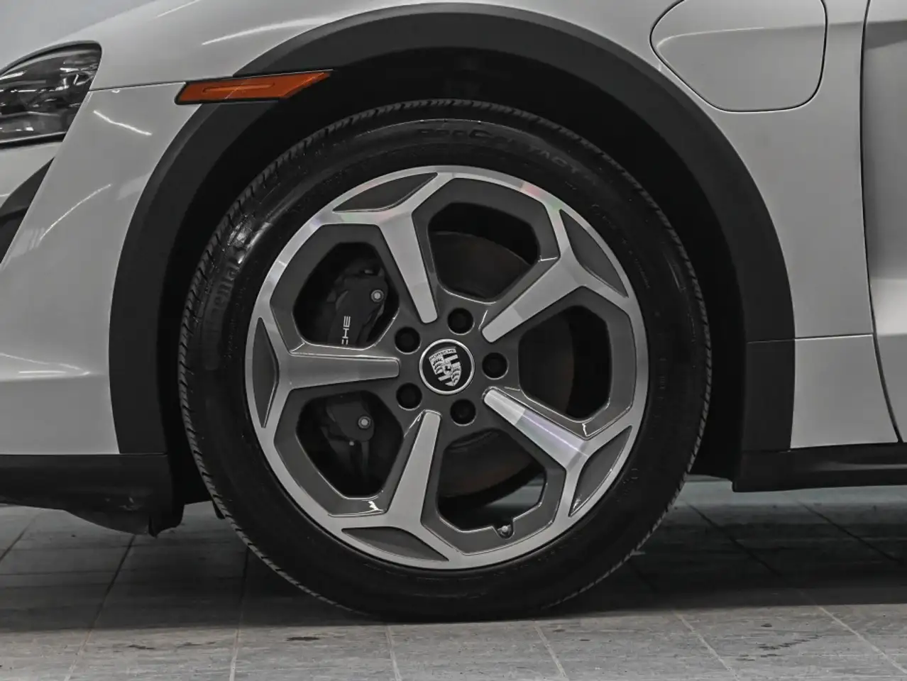 Porsche Taycan снимка Porsche Taycan