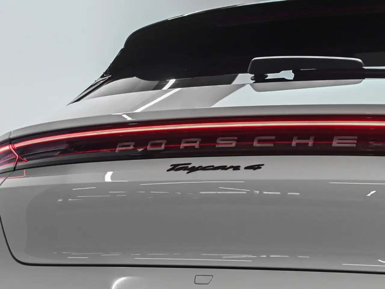 Porsche Taycan снимка Porsche Taycan