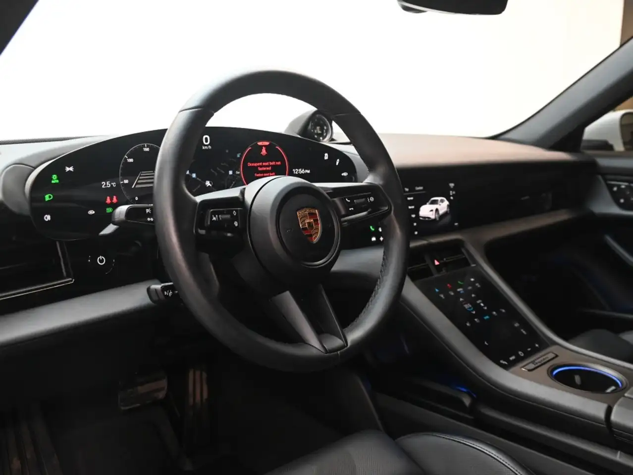 Porsche Taycan снимка Porsche Taycan
