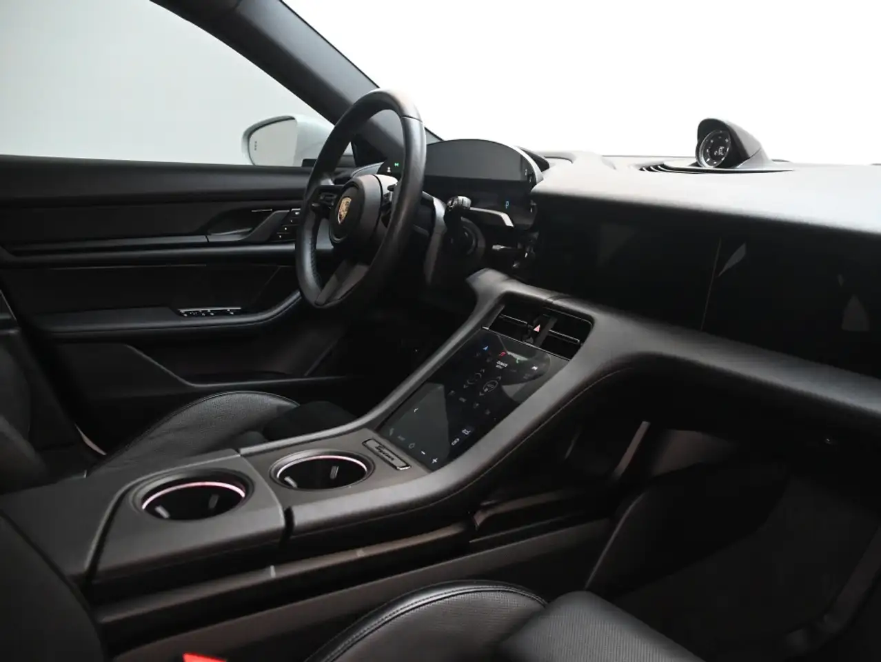 Porsche Taycan снимка Porsche Taycan