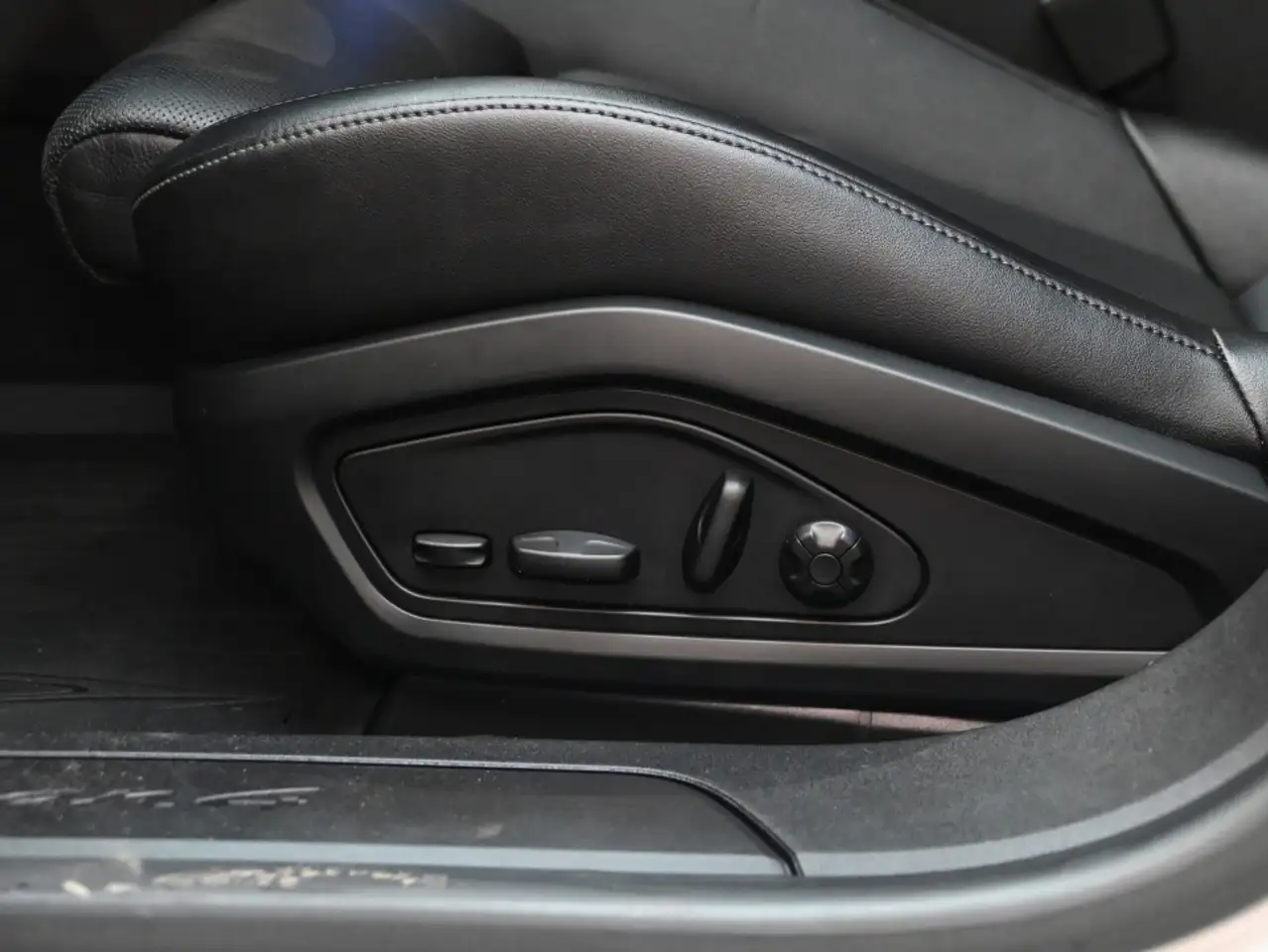 Porsche Taycan снимка Porsche Taycan