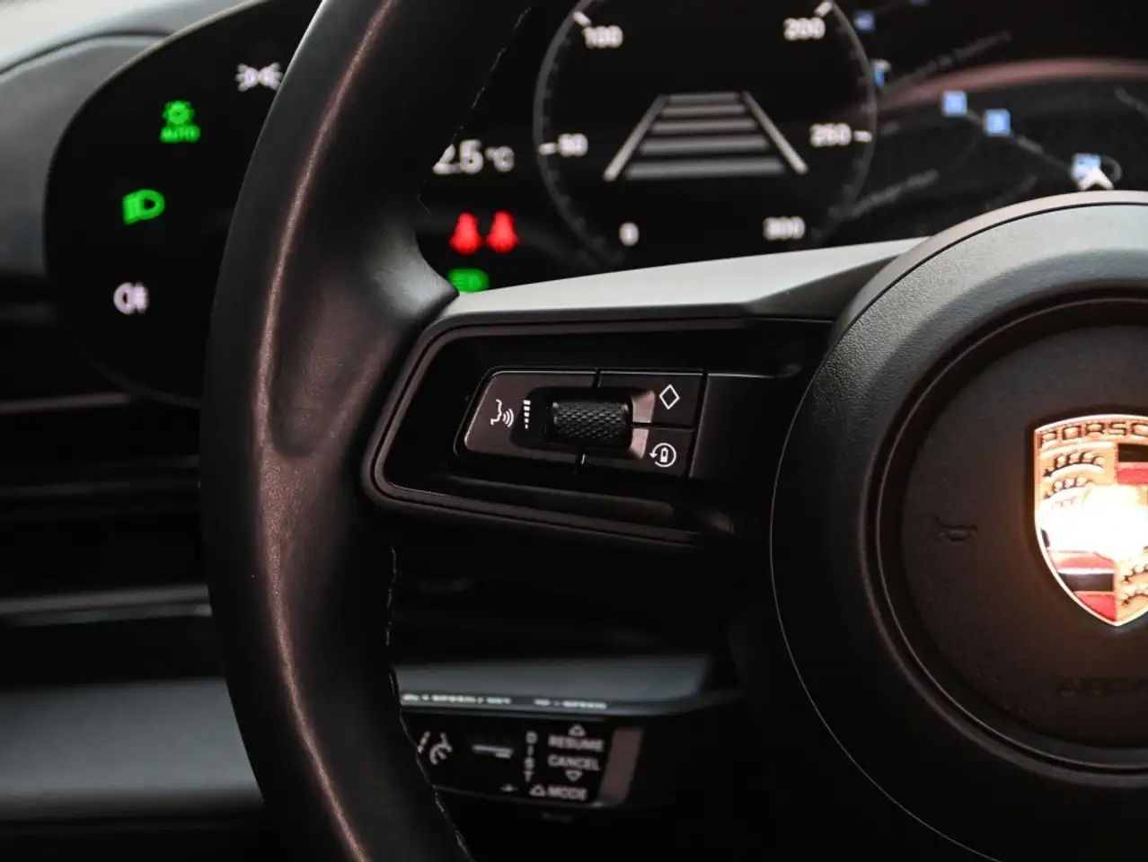 Porsche Taycan снимка Porsche Taycan
