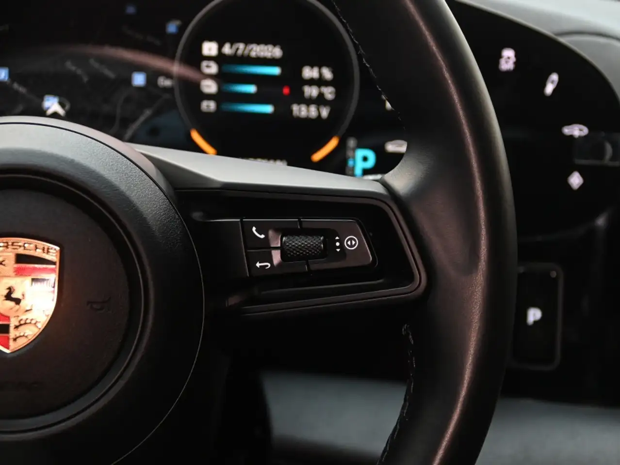 Porsche Taycan снимка Porsche Taycan