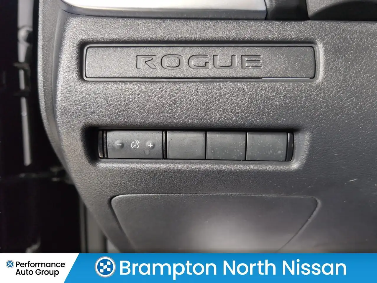 Nissan Rogue fotografie Nissan Rogue