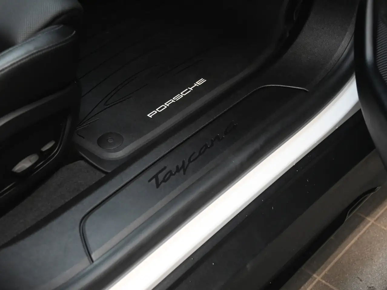 Porsche Taycan снимка Porsche Taycan
