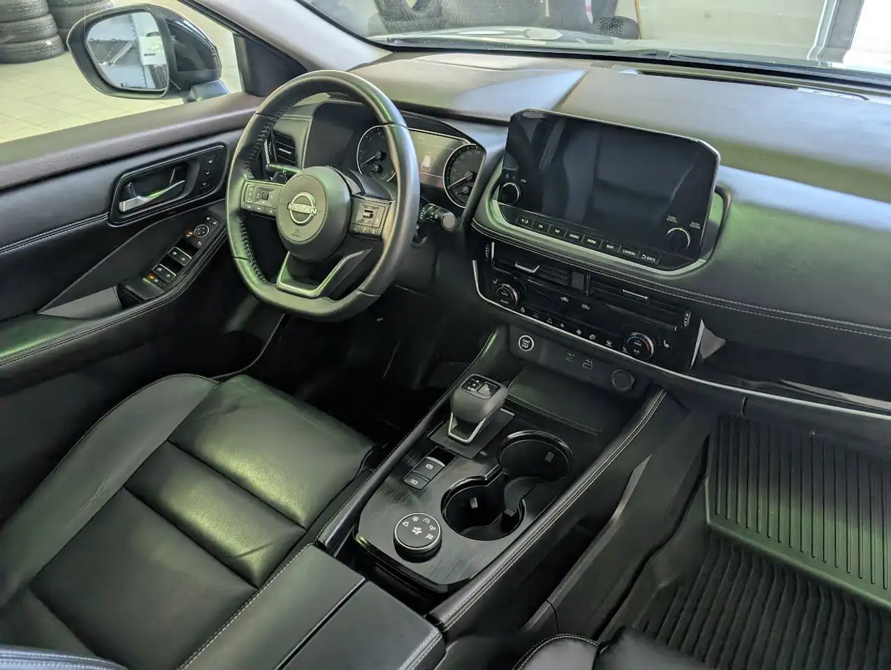 Nissan Rogue снимка Nissan Rogue