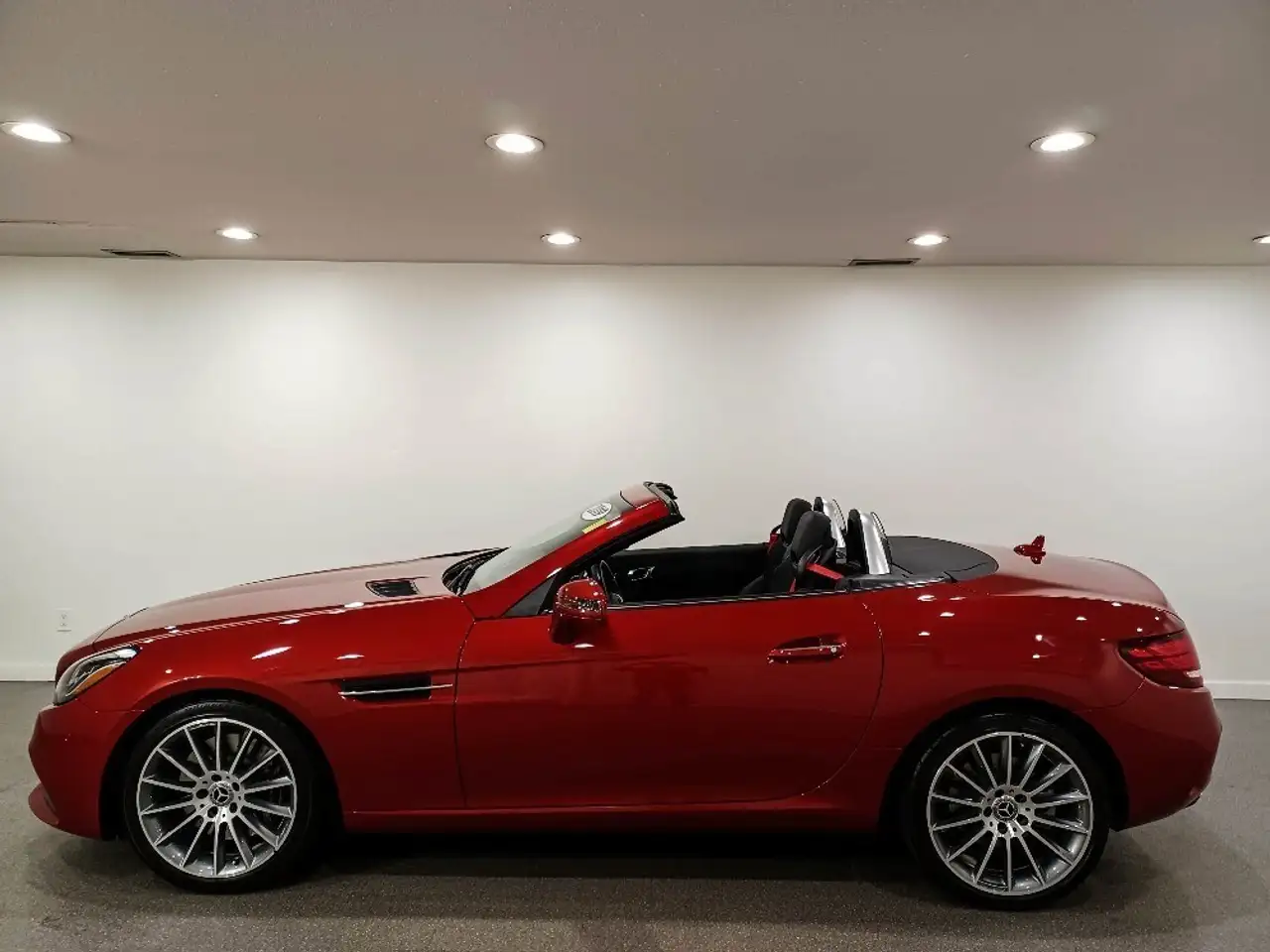 2019 Mercedes-Benz 300