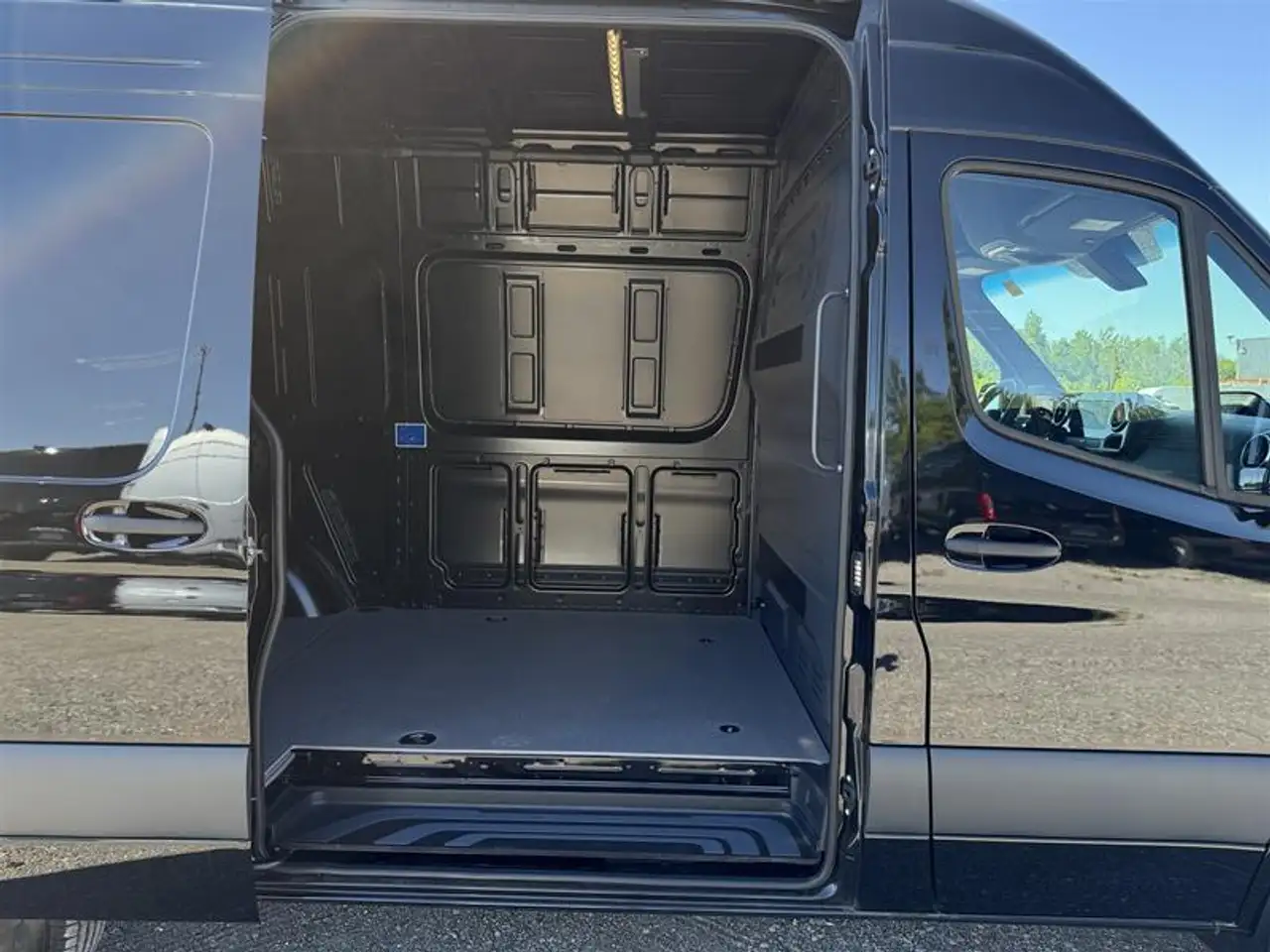 Mercedes-Benz eSprinter photo Mercedes-Benz eSprinter