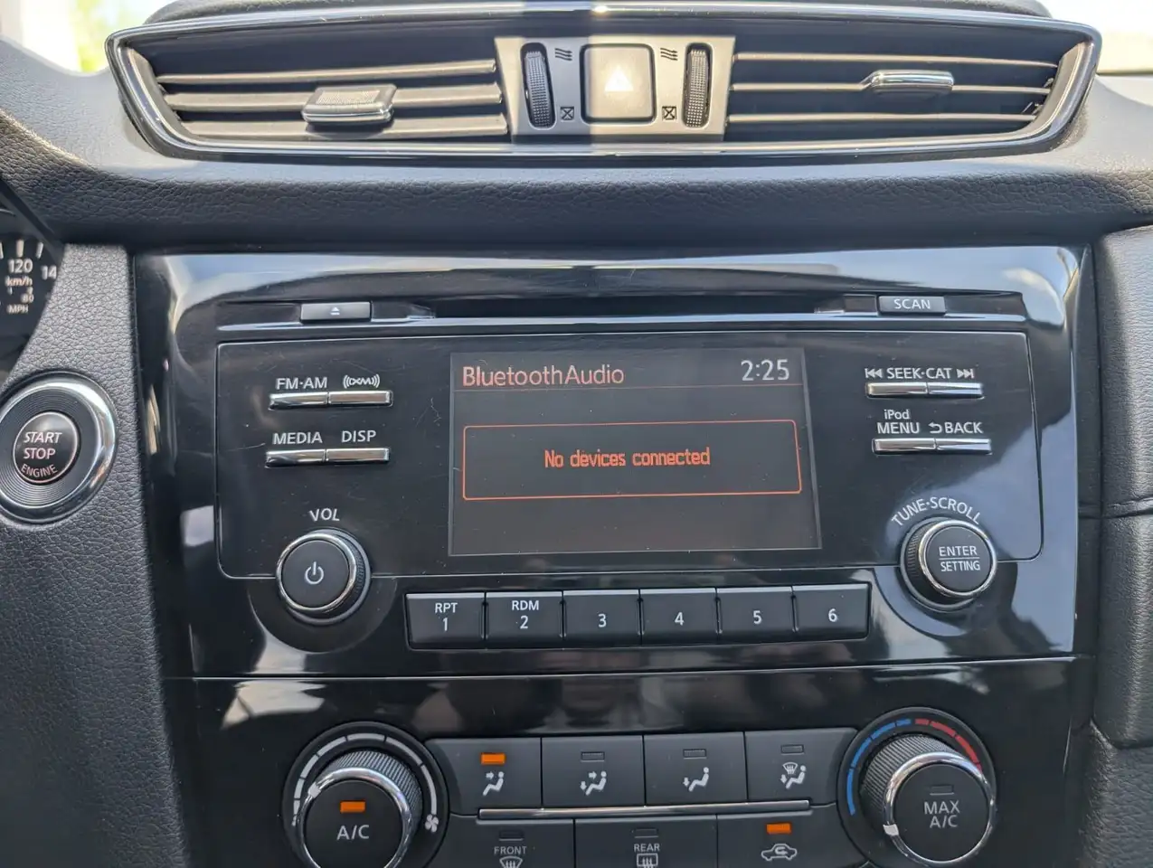 Nissan Rogue снимка Nissan Rogue