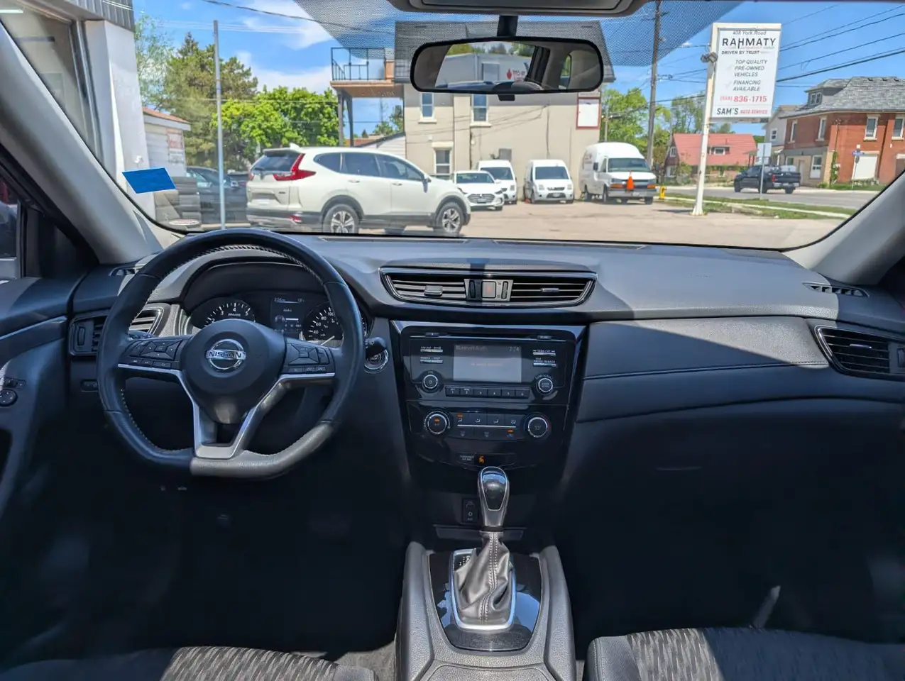 Nissan Rogue снимка Nissan Rogue