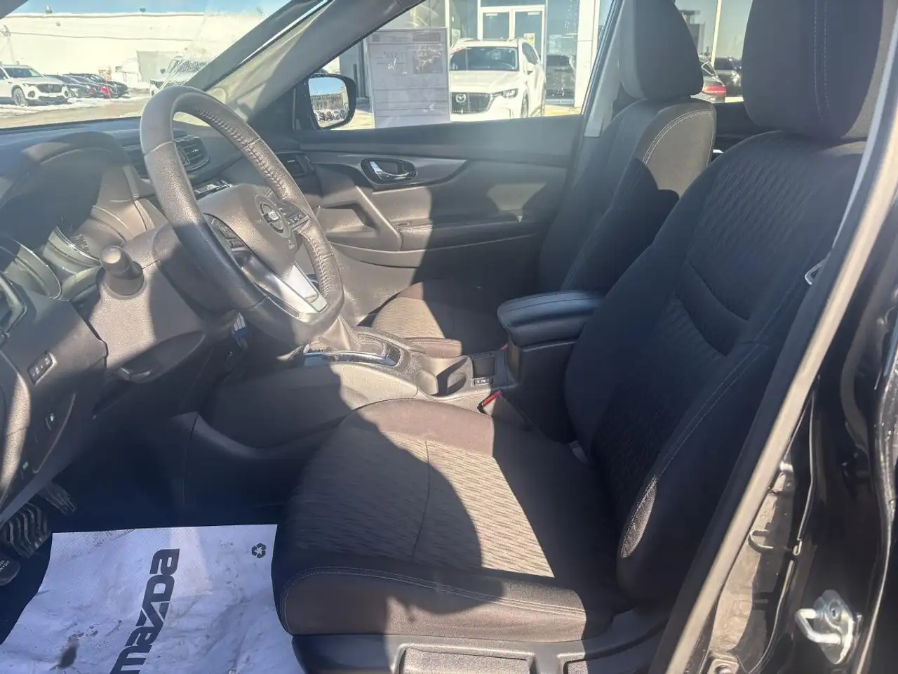 Nissan Rogue снимка Nissan Rogue