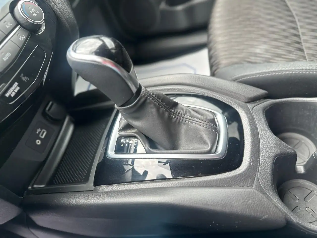 Nissan Rogue fotografie Nissan Rogue