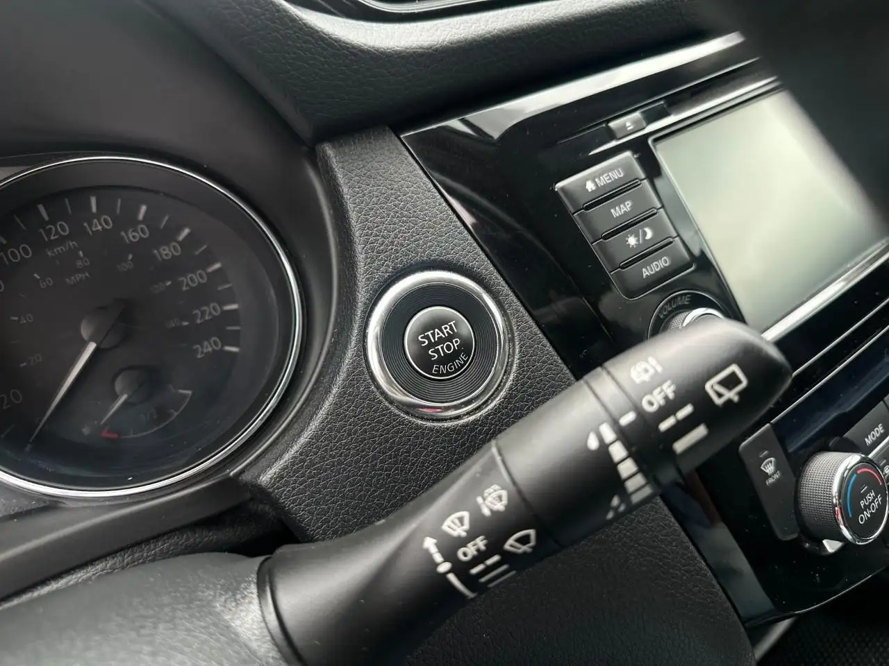 Nissan Rogue fotografie Nissan Rogue