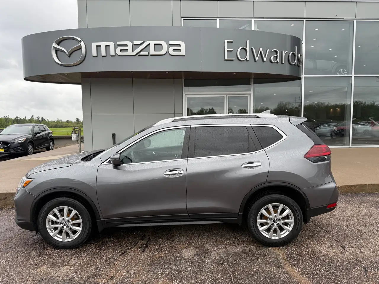 Nissan Rogue снимка Nissan Rogue