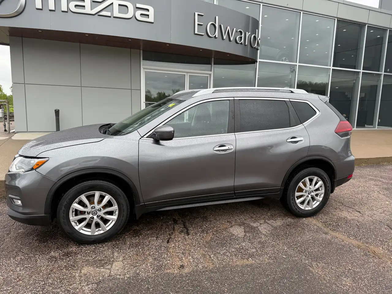 Nissan Rogue снимка Nissan Rogue