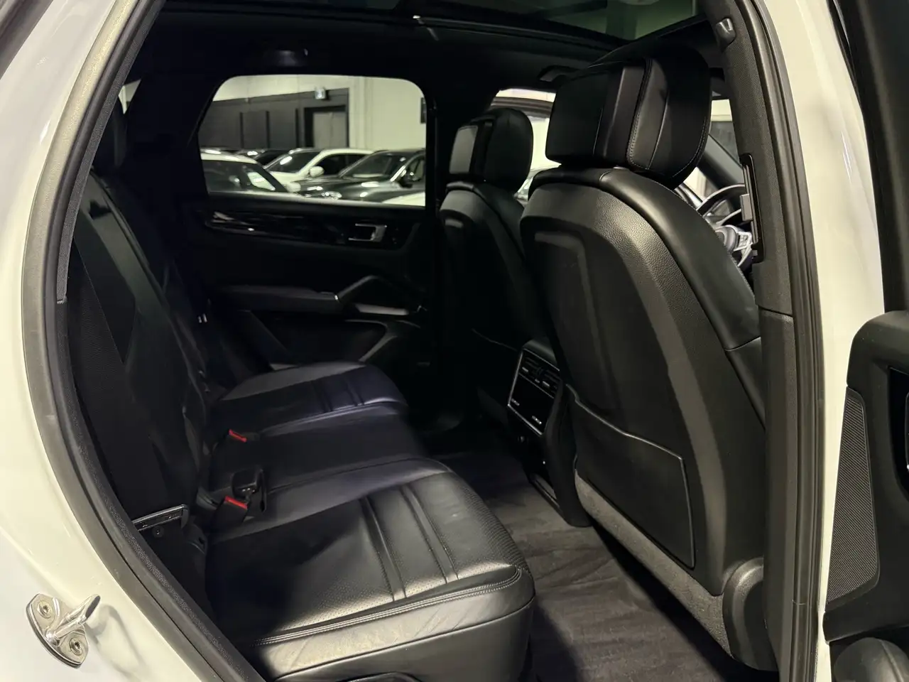 Porsche Cayenne photo Porsche Cayenne