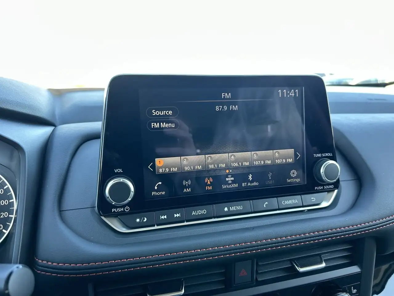 Nissan Rogue снимка Nissan Rogue