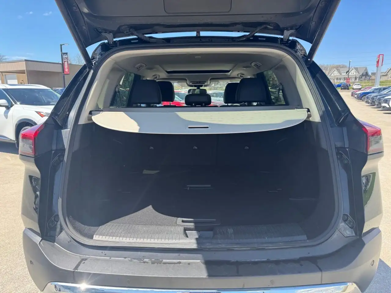 Nissan Rogue снимка Nissan Rogue