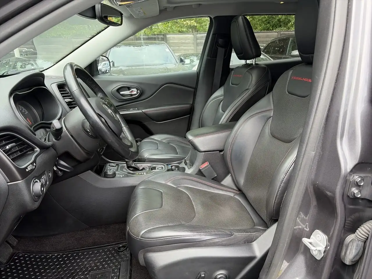 Jeep Cherokee снимка Jeep Cherokee