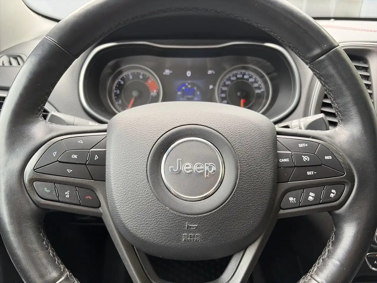 Jeep Cherokee снимка Jeep Cherokee