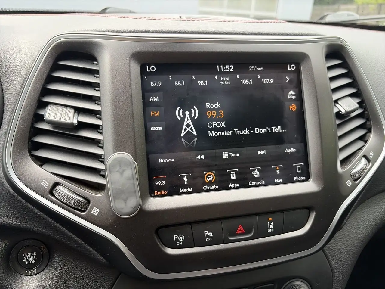 Jeep Cherokee снимка Jeep Cherokee
