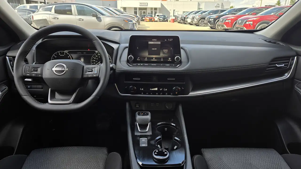 Nissan Rogue снимка Nissan Rogue