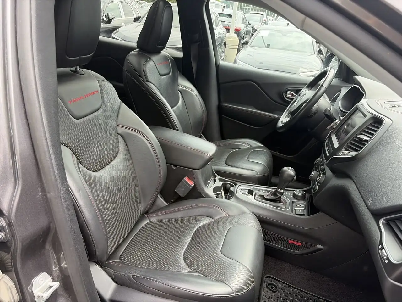 Jeep Cherokee снимка Jeep Cherokee
