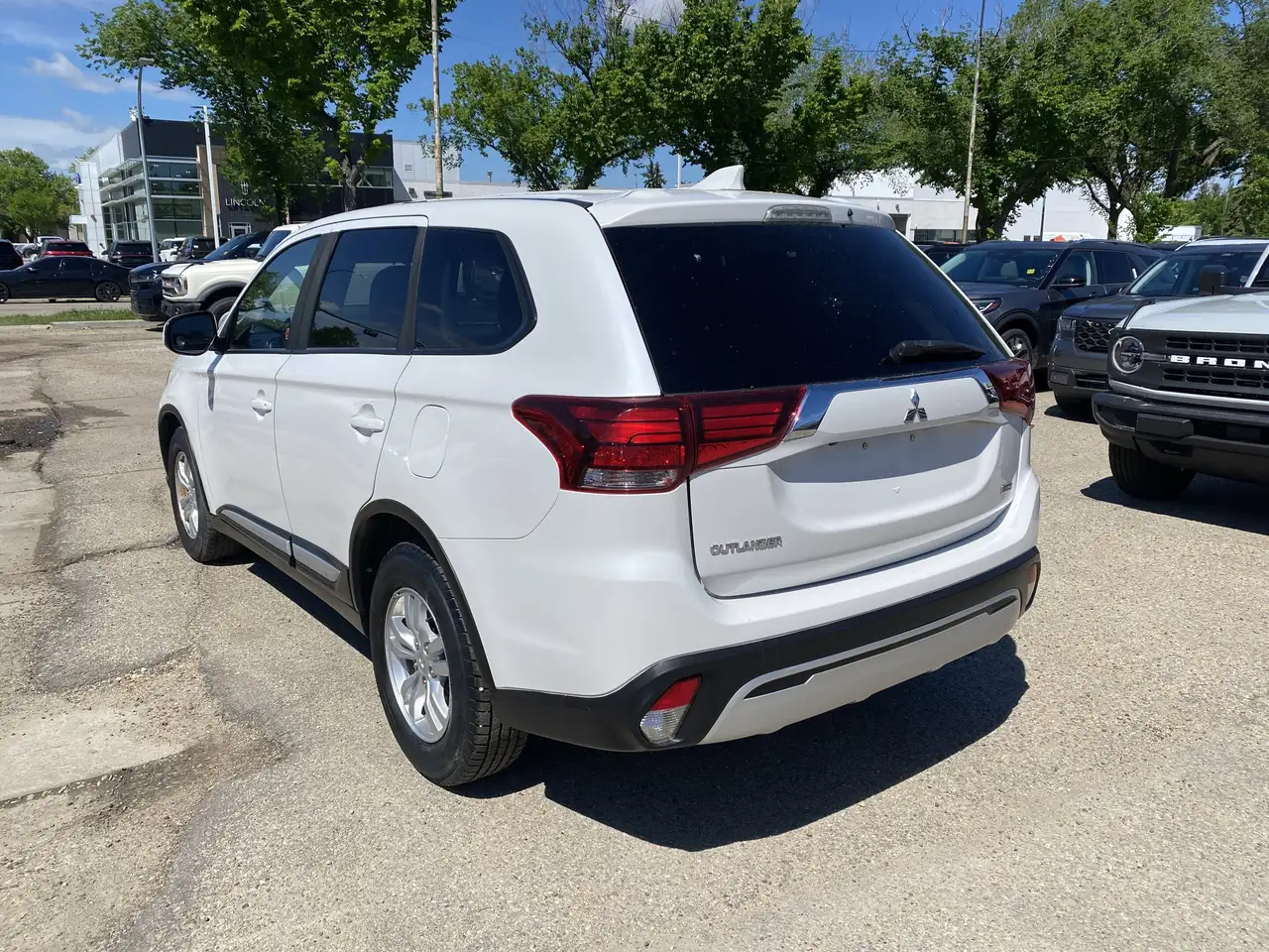 Mitsubishi Outlander снимка Mitsubishi Outlander