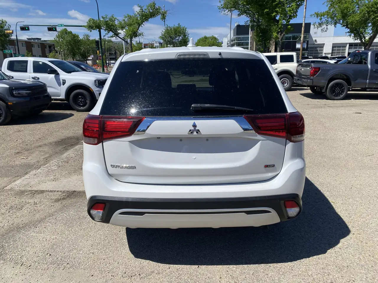 Mitsubishi Outlander снимка Mitsubishi Outlander